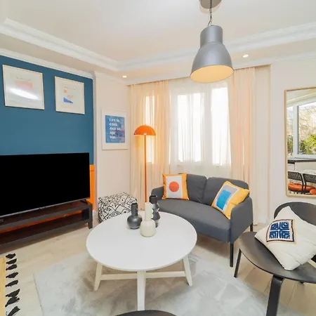 Vibrant And Central Apartment In Muratpasa